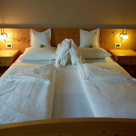 Hotel Tiefenbrunn Gardensuites & Breakfast Lana Bagian luar foto