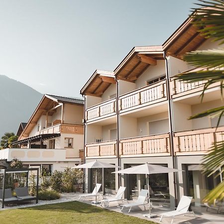 Hotel Tiefenbrunn Gardensuites & Breakfast Lana Bagian luar foto