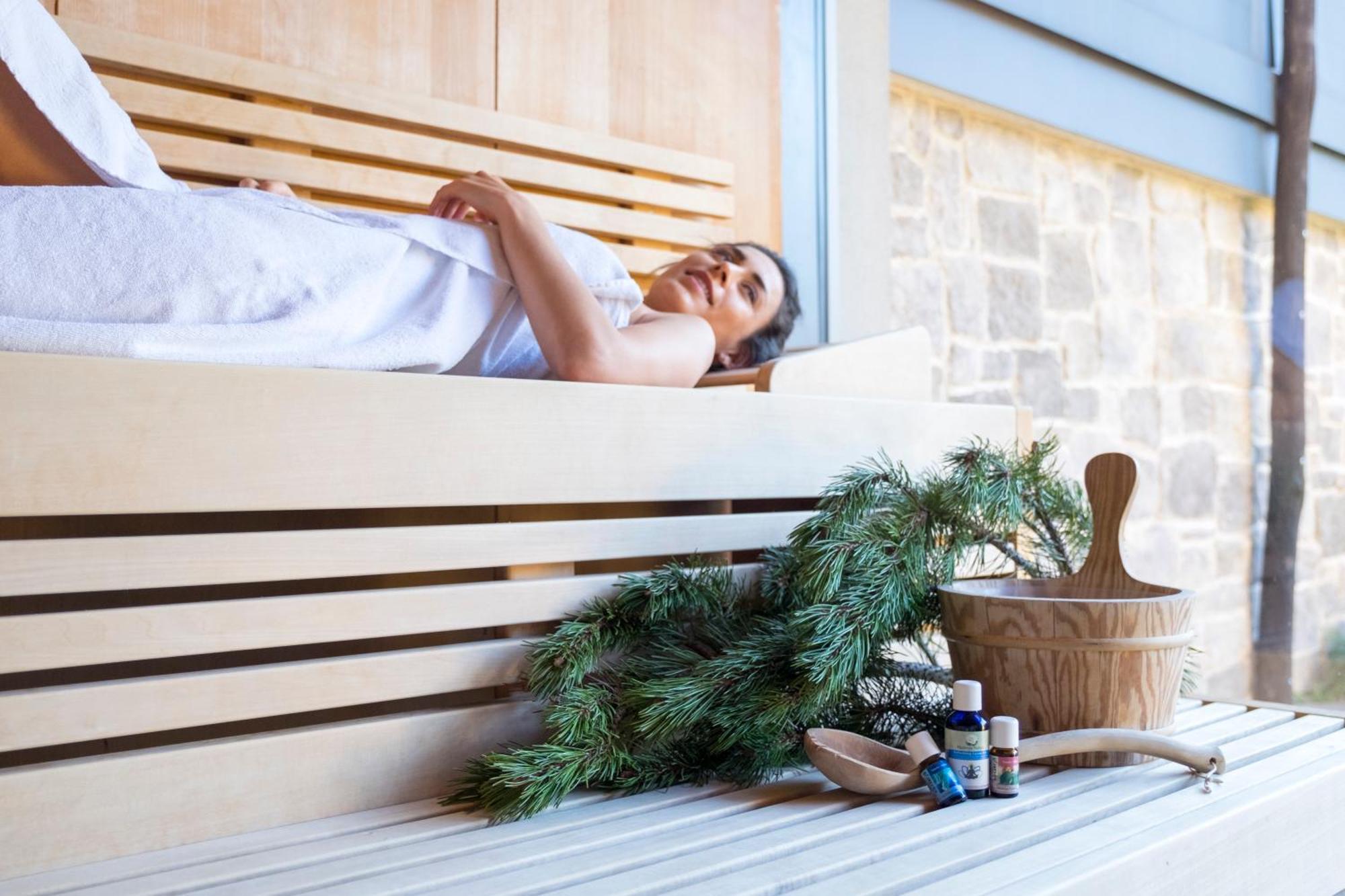 Hotel Tiefenbrunn Gardensuites & Breakfast Lana Bagian luar foto