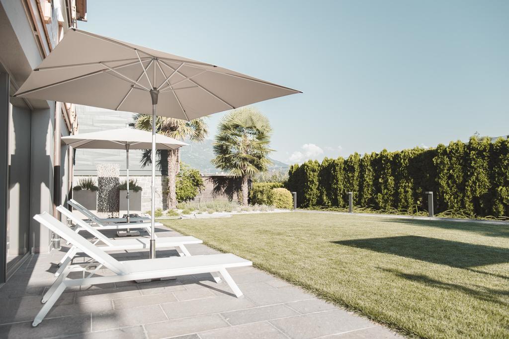 Hotel Tiefenbrunn Gardensuites & Breakfast Lana Bagian luar foto