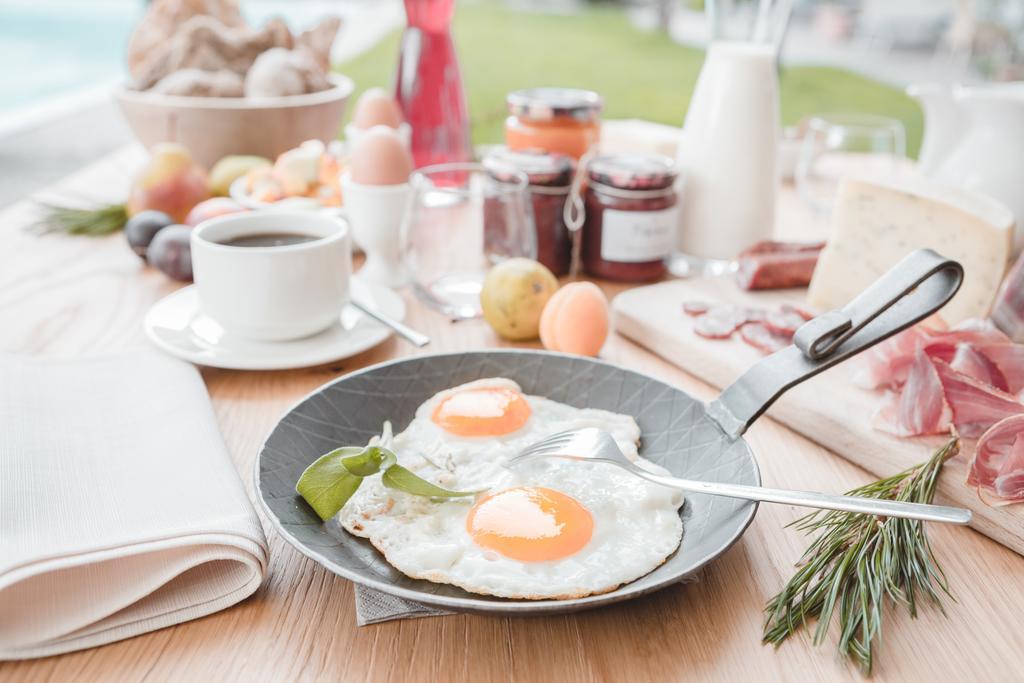 Hotel Tiefenbrunn Gardensuites & Breakfast Lana Bagian luar foto