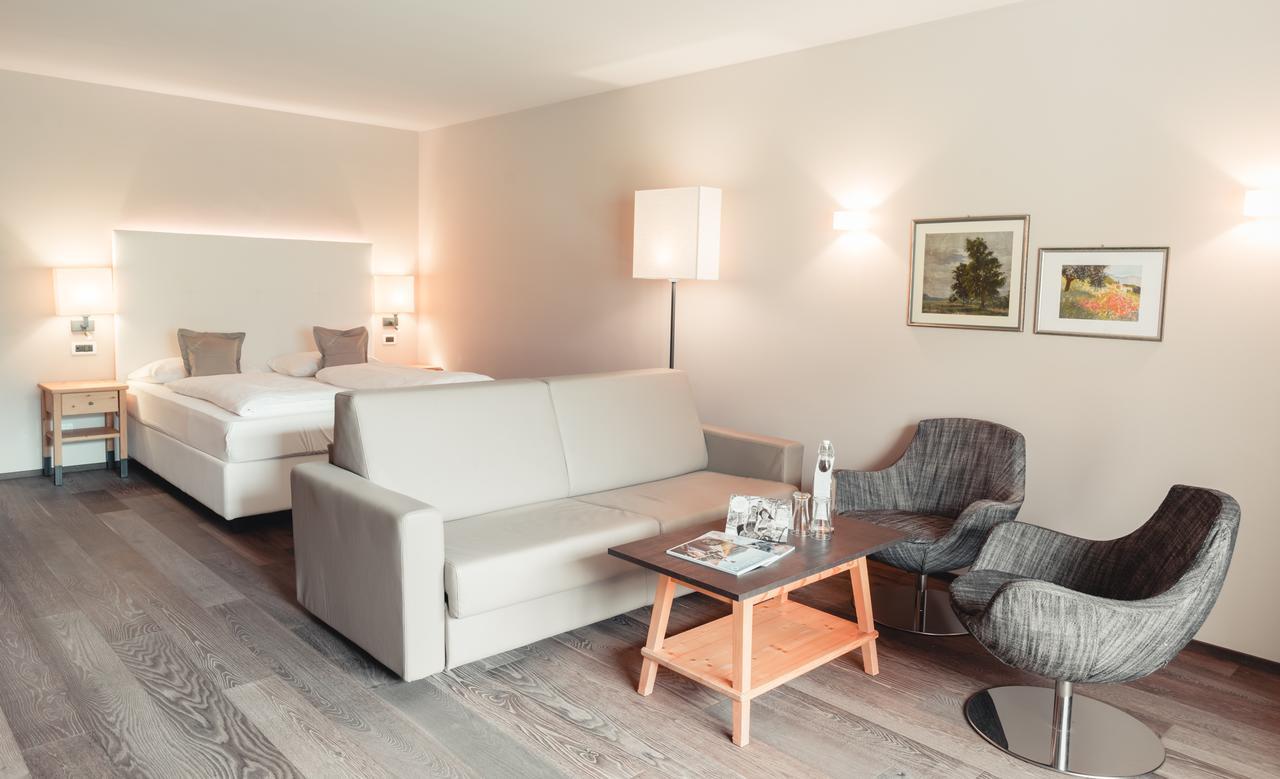 Hotel Tiefenbrunn Gardensuites & Breakfast Lana Bagian luar foto