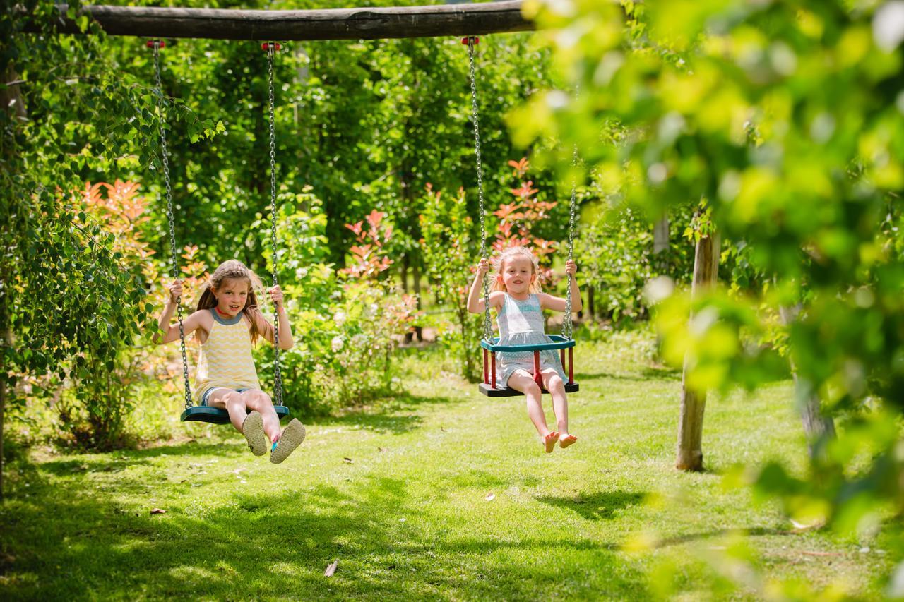 Hotel Tiefenbrunn Gardensuites & Breakfast Lana Bagian luar foto
