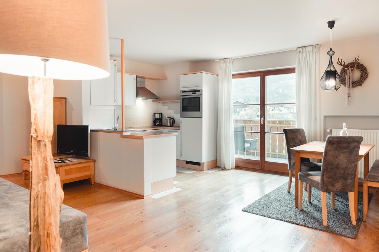 Hotel Tiefenbrunn Gardensuites & Breakfast Lana Bagian luar foto