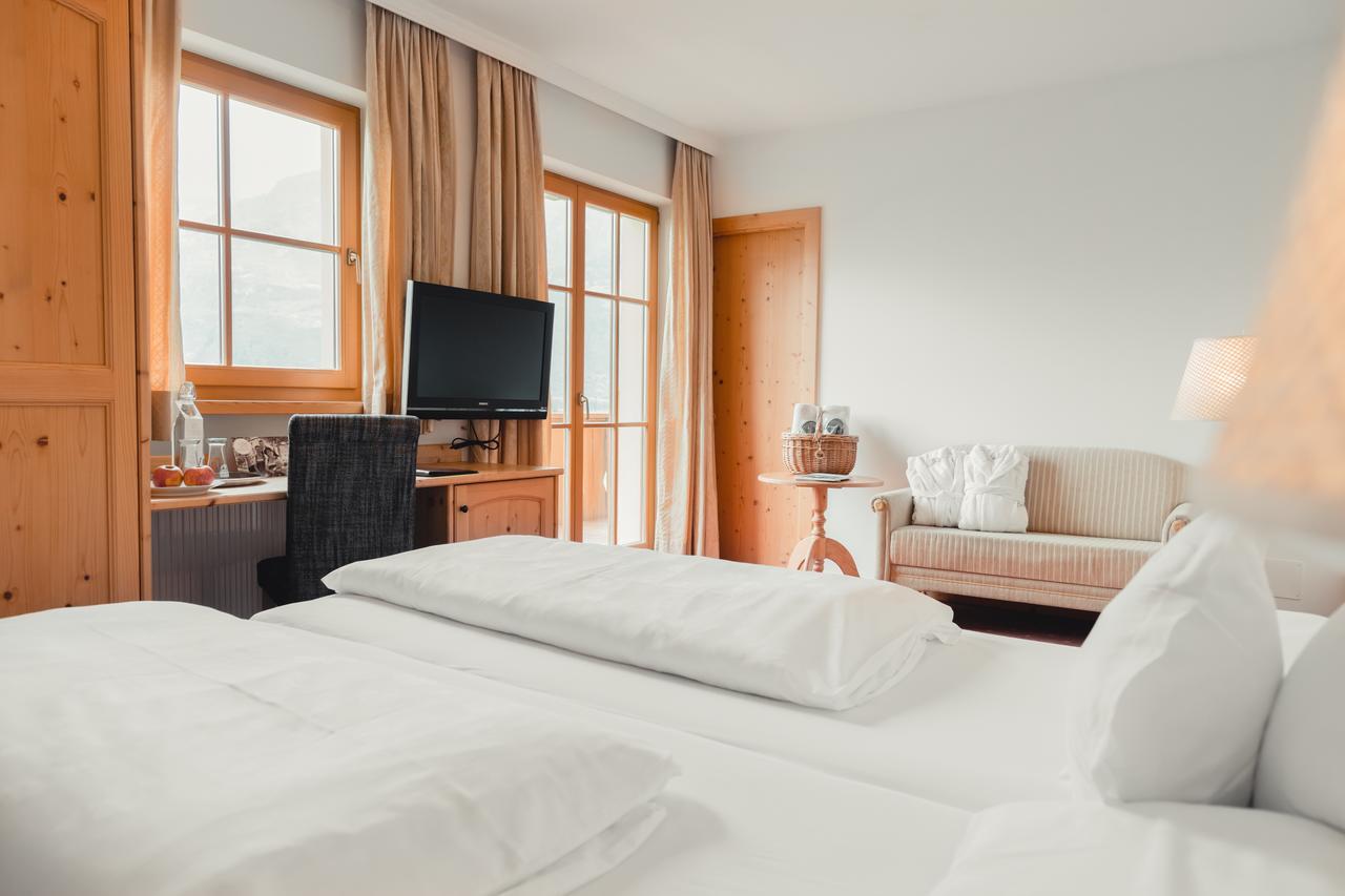 Hotel Tiefenbrunn Gardensuites & Breakfast Lana Bagian luar foto