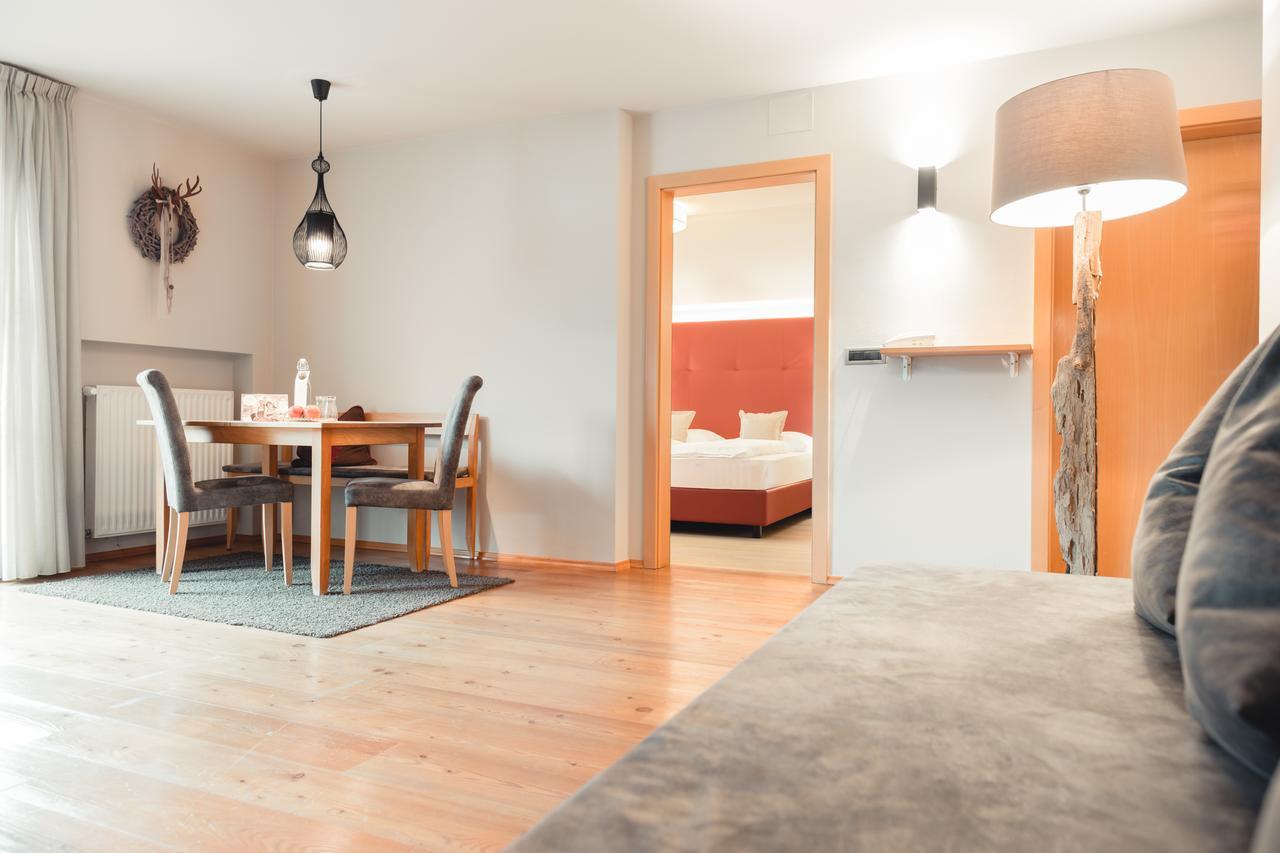 Hotel Tiefenbrunn Gardensuites & Breakfast Lana Bagian luar foto