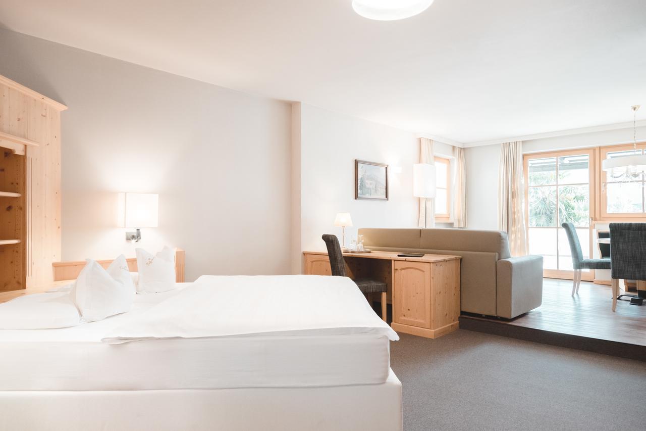 Hotel Tiefenbrunn Gardensuites & Breakfast Lana Bagian luar foto