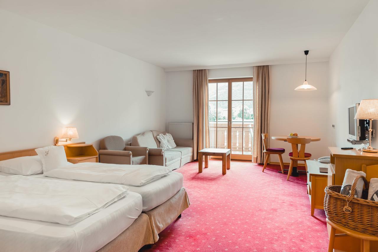 Hotel Tiefenbrunn Gardensuites & Breakfast Lana Ruang foto
