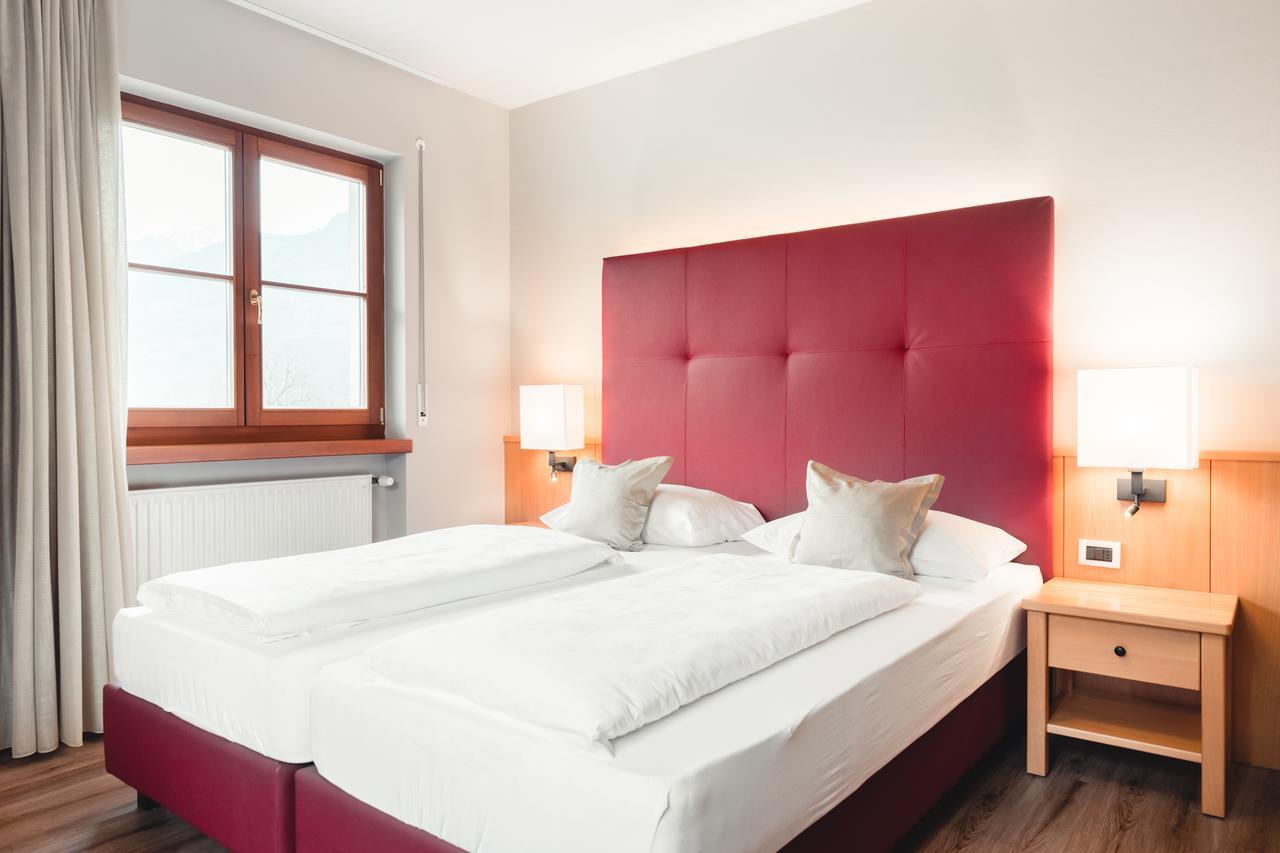 Hotel Tiefenbrunn Gardensuites & Breakfast Lana Bagian luar foto